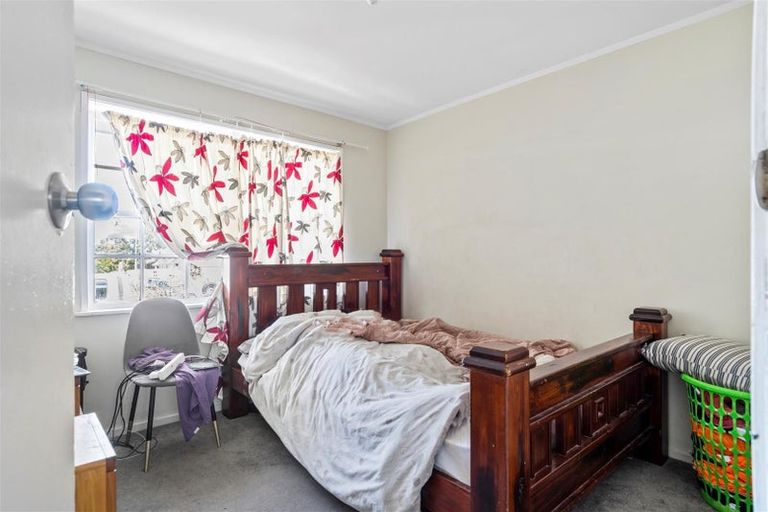 Photo of property in 28 Ewbank Place, Manurewa, Auckland, 2102