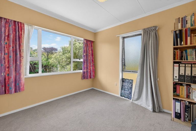 Photo of property in 1 Colonial Place, Kelvin Grove, Palmerston North, 4414