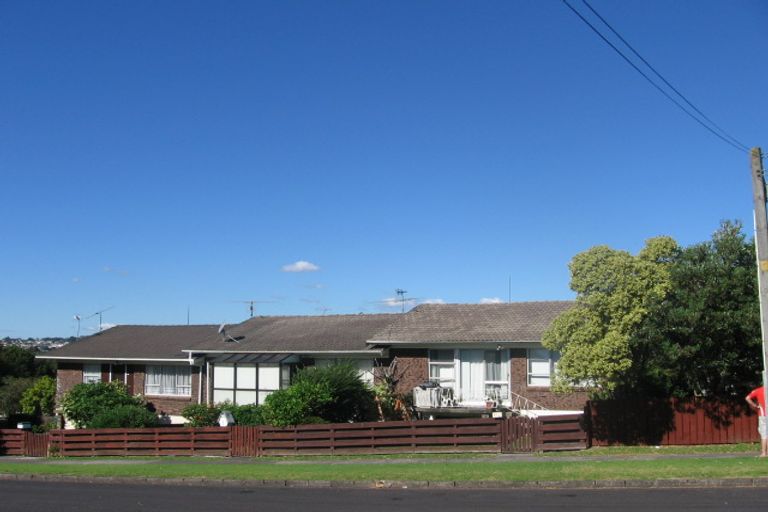 Photo of property in 3/2 Hinekohu Street, New Lynn, Auckland, 0600