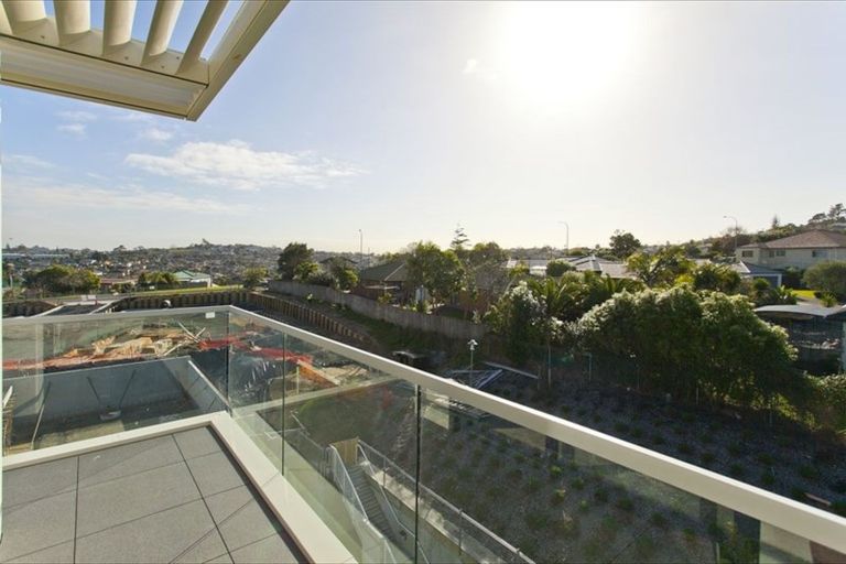 Photo of property in Apollo Apartments, 201/46 Rosedale Road, Rosedale, Auckland, 0632