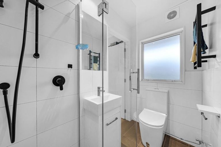 Photo of property in 21 Meritage Lane, Te Atatu South, Auckland, 0610