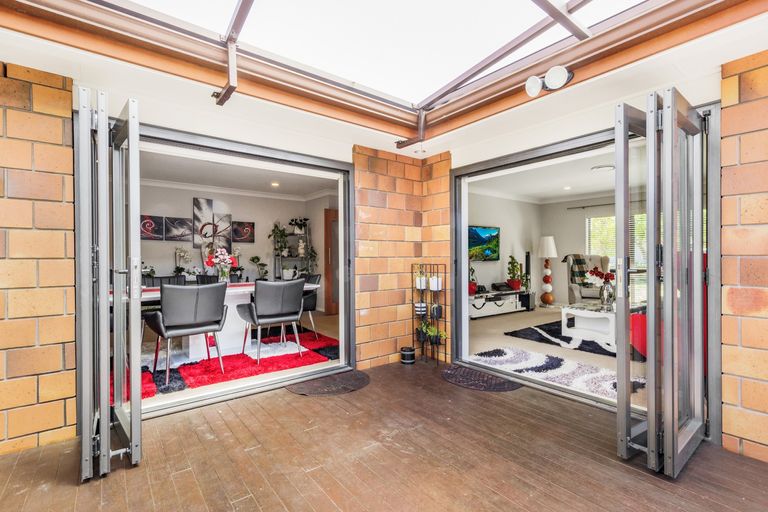 Photo of property in 11 Allerton Place, Wattle Downs, Auckland, 2103