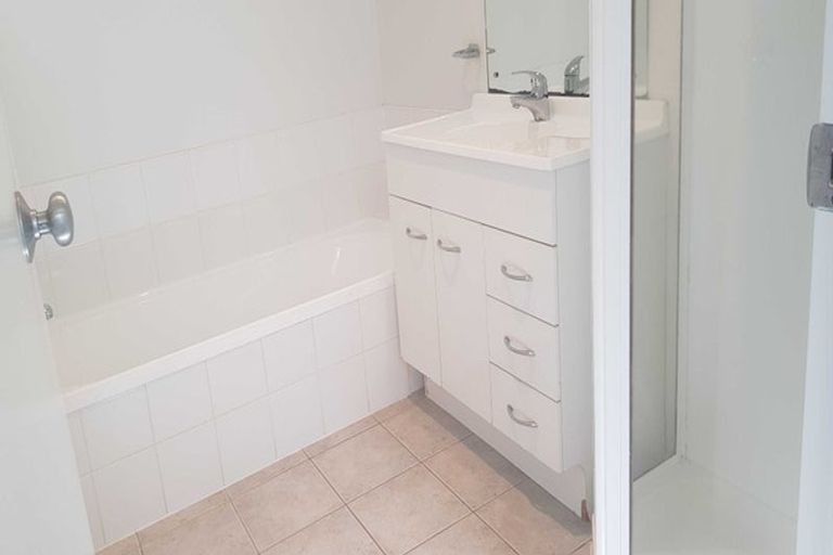 Photo of property in 7/3 Orwell Road, Greenhithe, Auckland, 0632