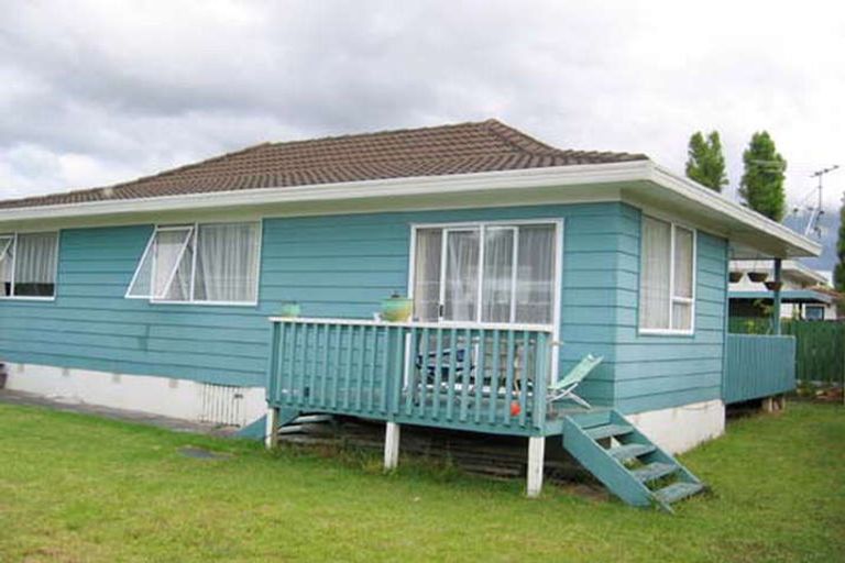 Photo of property in 2/24 Karepo Crescent, Ranui, Auckland, 0612
