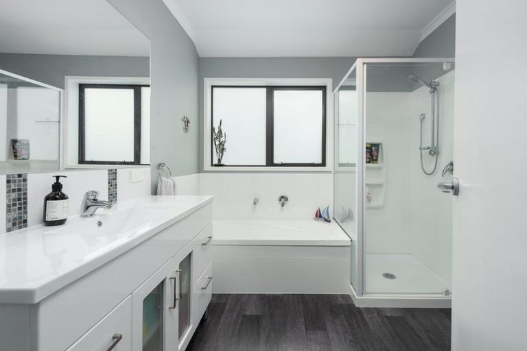 Photo of property in 17 Oakwood Way, Papamoa Beach, Papamoa, 3118