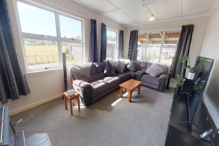 Photo of property in 2079 Kimbolton Road, Kiwitea, Feilding, 4777