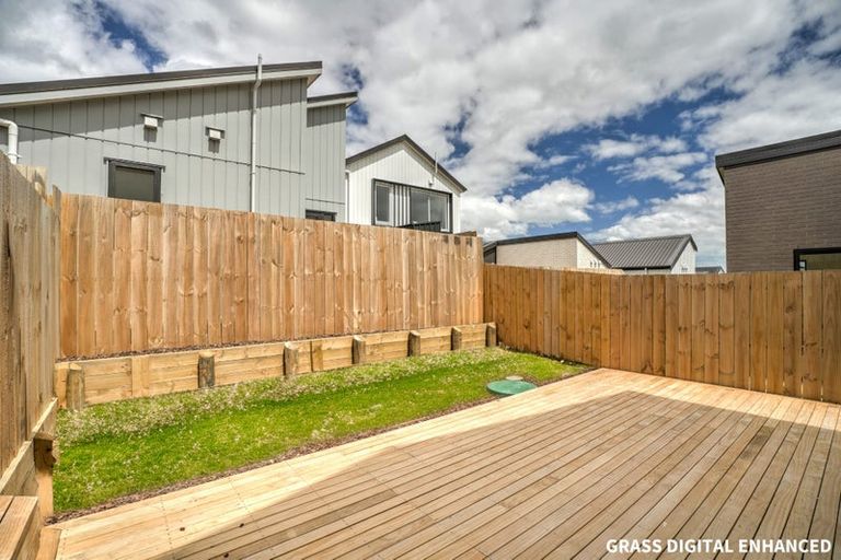 Photo of property in 61 Horokaka Street, Massey, Auckland, 0614