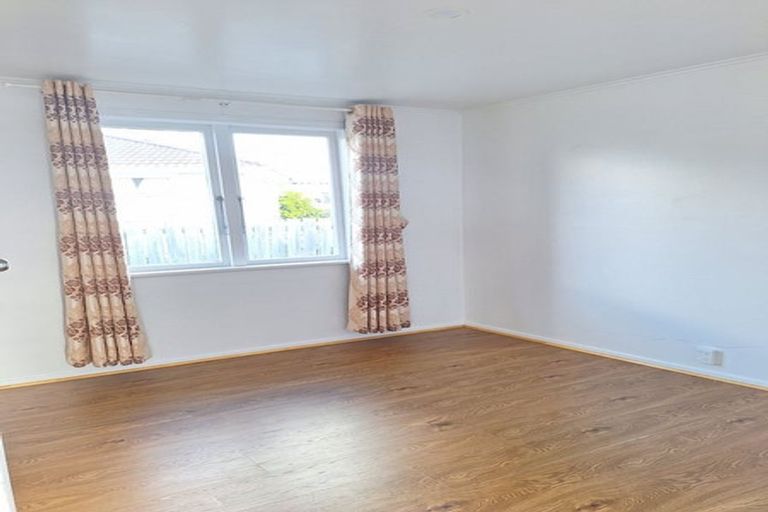 Photo of property in 6 Daphne Street, Kelston, Auckland, 0602