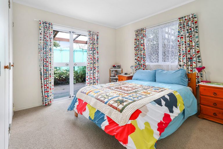Photo of property in 2 Bellringer Road, Massey, Auckland, 0614