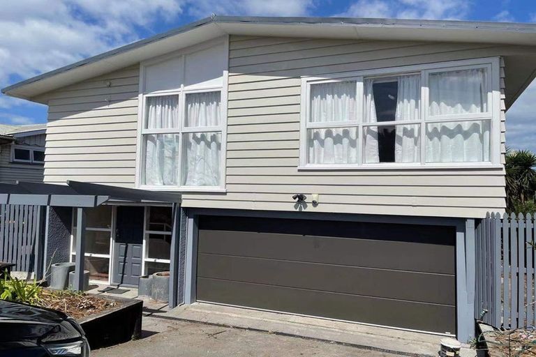 Photo of property in 305 Te Atatu Road, Te Atatu South, Auckland, 0610