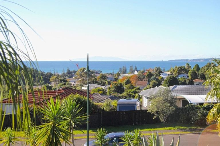 Photo of property in 45 Roberta Crescent, Orewa, 0931