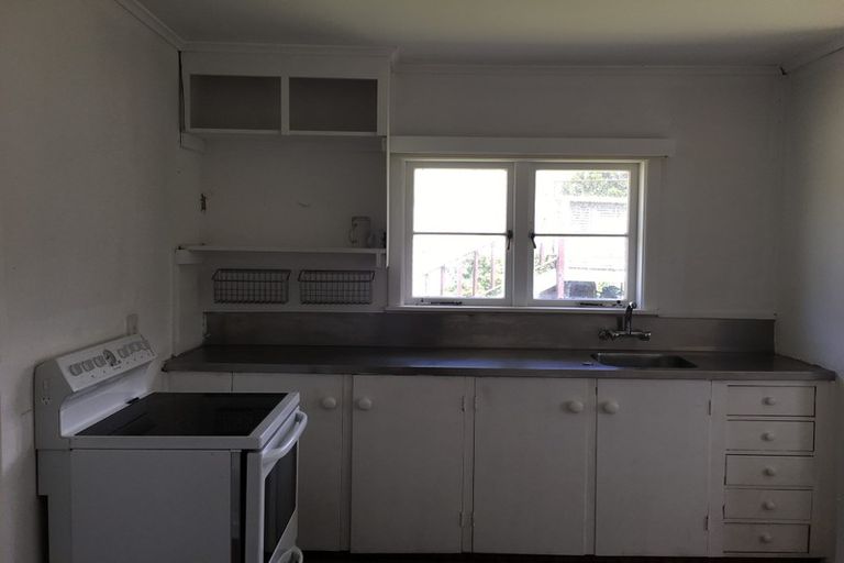 Photo of property in 11 Matipo Road, Mairangi Bay, Auckland, 0630