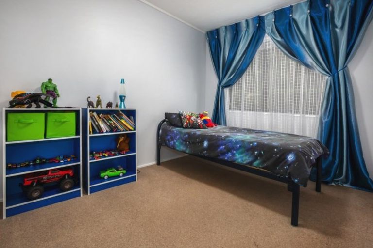 Photo of property in 71 Omapere Street, Whitby, Porirua, 5024