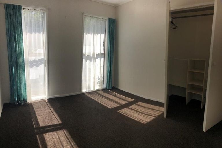 Photo of property in 1/12 Glenvar Road, Torbay, Auckland, 0630