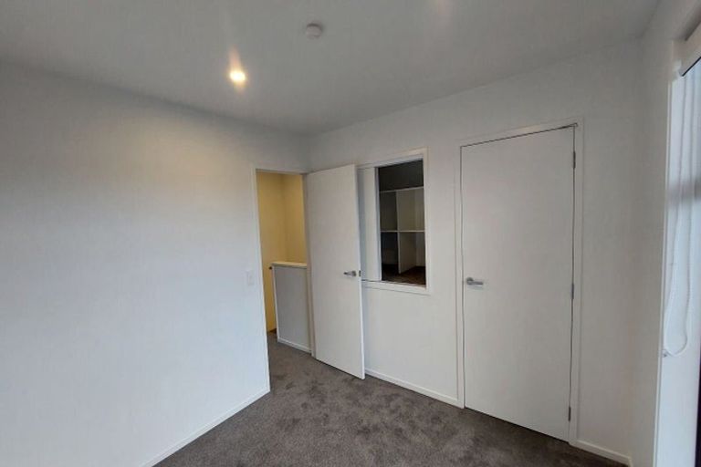 Photo of property in 8/21 Awaroa Road, Sunnyvale, Auckland, 0612