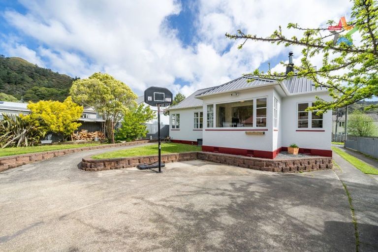 Photo of property in 93 Seddon Street, Naenae, Lower Hutt, 5011