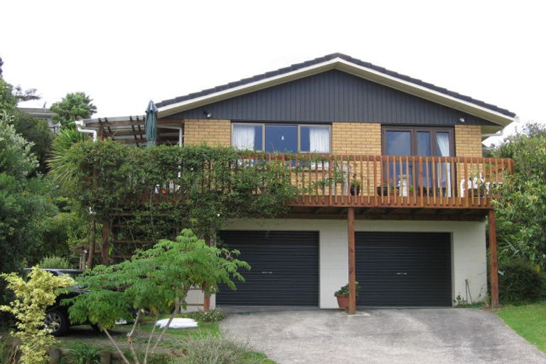 Photo of property in 10 Pluto Place, Beach Haven, Auckland, 0626