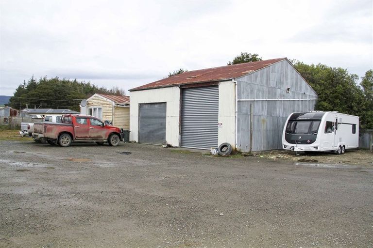 Photo of property in 14 Ferry Road, Tuatapere, 9620