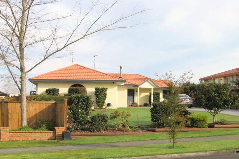 Photo of property in 17 Ayrshire Drive, Grandview Heights, Hamilton, 3200