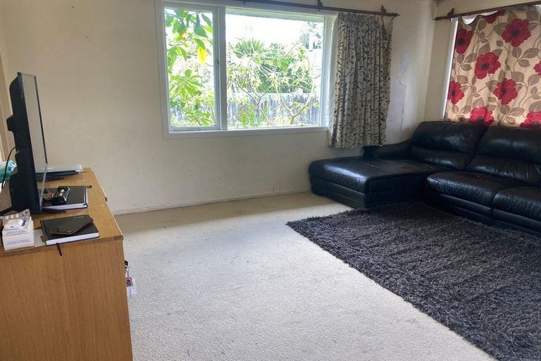 Photo of property in 3 Tiroroa Avenue, Te Atatu South, Auckland, 0610
