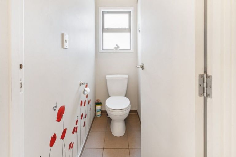 Photo of property in 38 Whangaparaoa Road, Red Beach, 0932