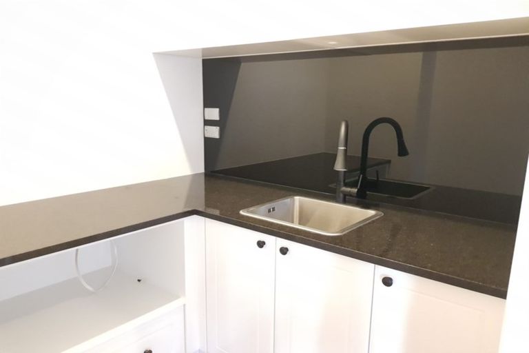 Photo of property in 6 Rauaruhe Road, Karaka, Papakura, 2113