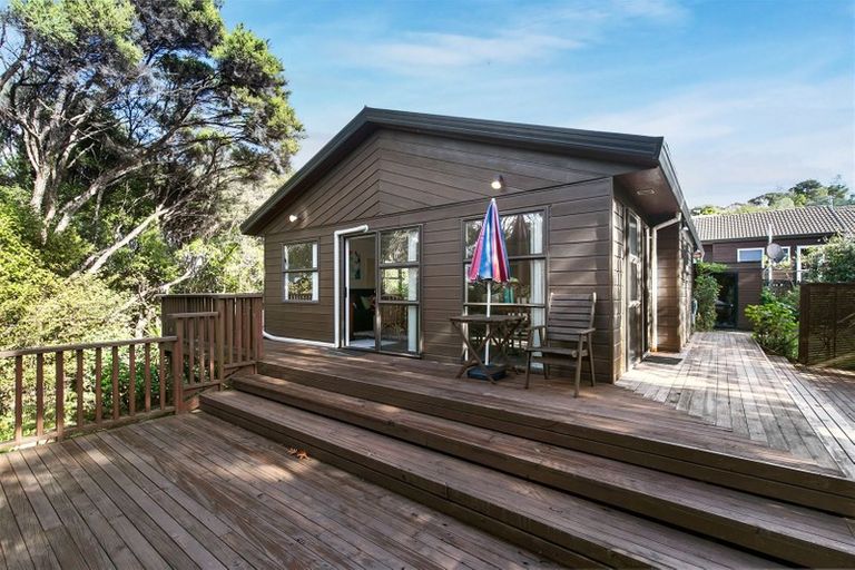 Photo of property in 18 Valecrest Place, Bayview, Auckland, 0629