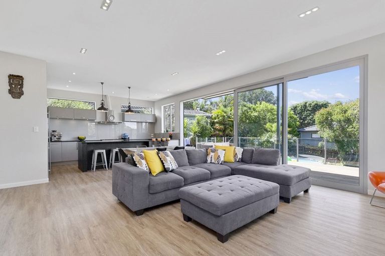 Photo of property in 4 Rock Isle Road, Torbay, Auckland, 0630