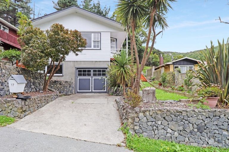 Photo of property in 17 Holmes Grove, Naenae, Lower Hutt, 5011