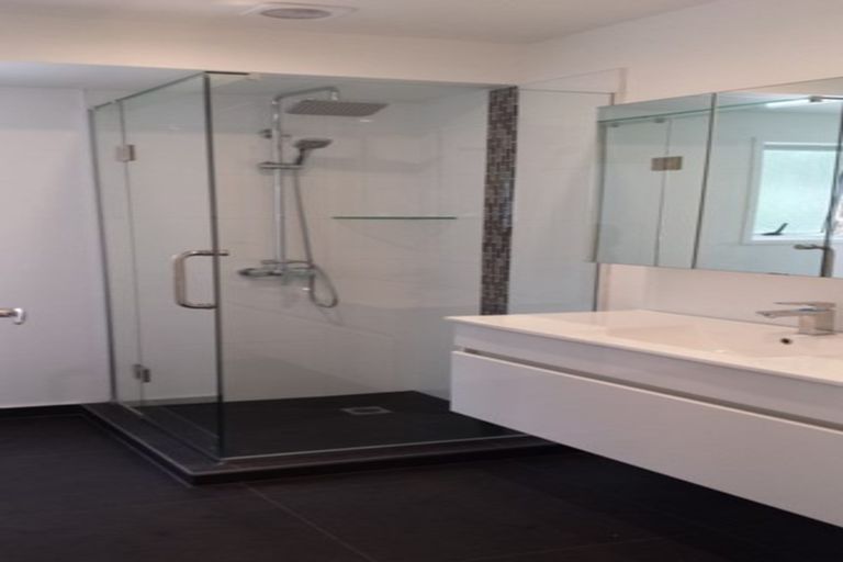 Photo of property in 27 Park Hill Road, Birkenhead, Auckland, 0626