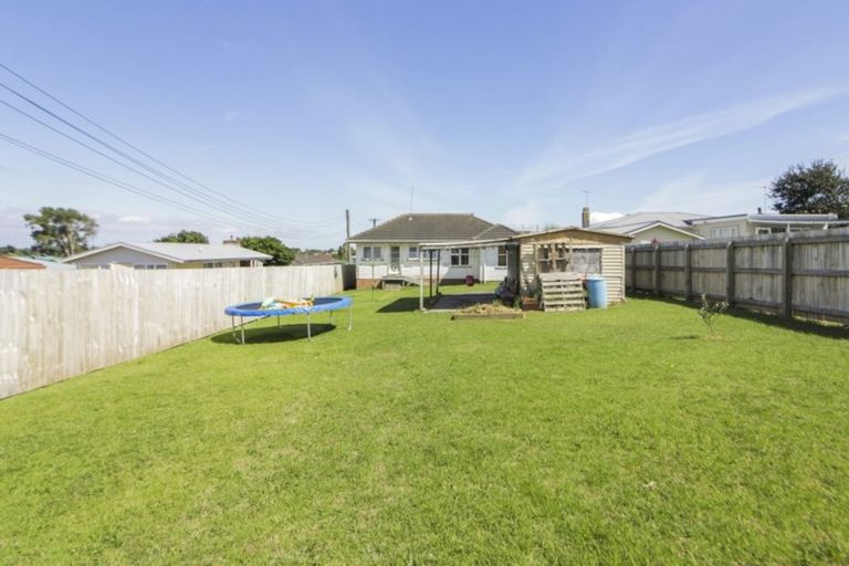Photo of property in 15 Putini Road, Mangere Bridge, Auckland, 2022