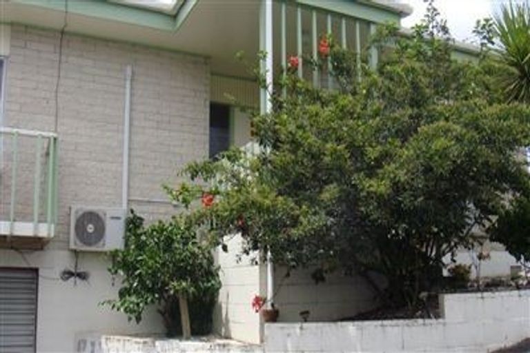 Photo of property in 1/425 East Coast Road, Mairangi Bay, Auckland, 0630