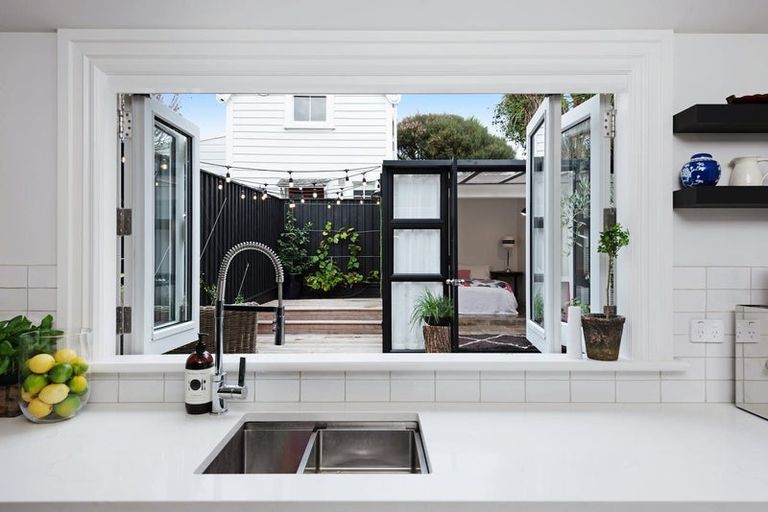 Photo of property in 72 Elizabeth Street, Mount Victoria, Wellington, 6011