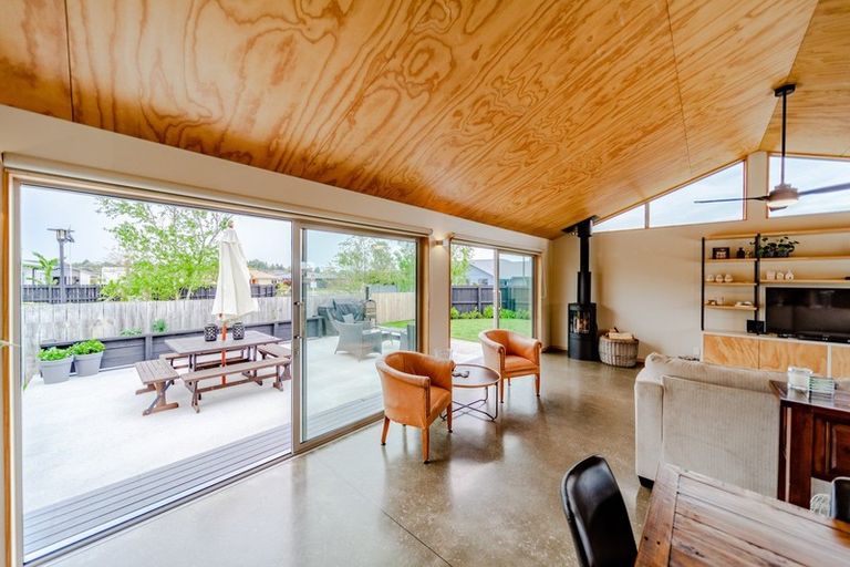 Photo of property in 76 Belgrove Drive, Waipukurau, 4200