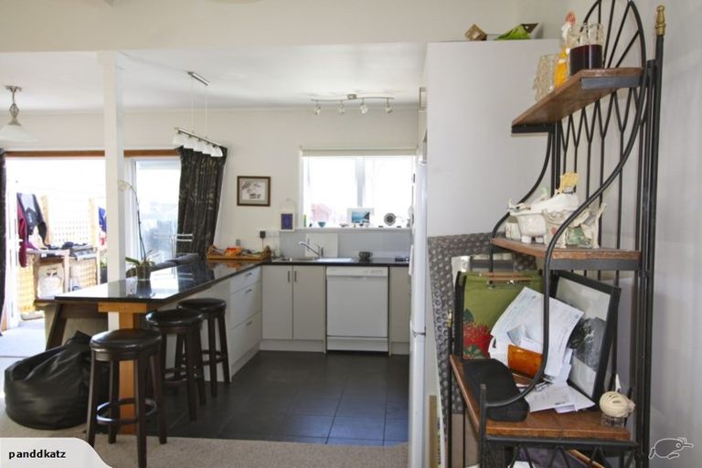 Photo of property in 121 Onepu Road, Lyall Bay, Wellington, 6022