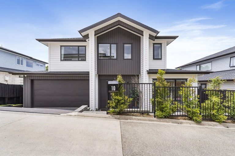 Photo of property in 10 Huaota Place, Botany Downs, Auckland, 2010