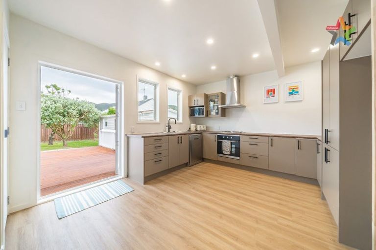 Photo of property in 11 Wheatley Street, Naenae, Lower Hutt, 5011