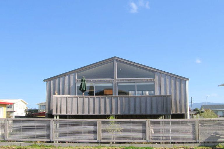 Photo of property in 112 Karewa Parade, Papamoa Beach, Papamoa, 3118