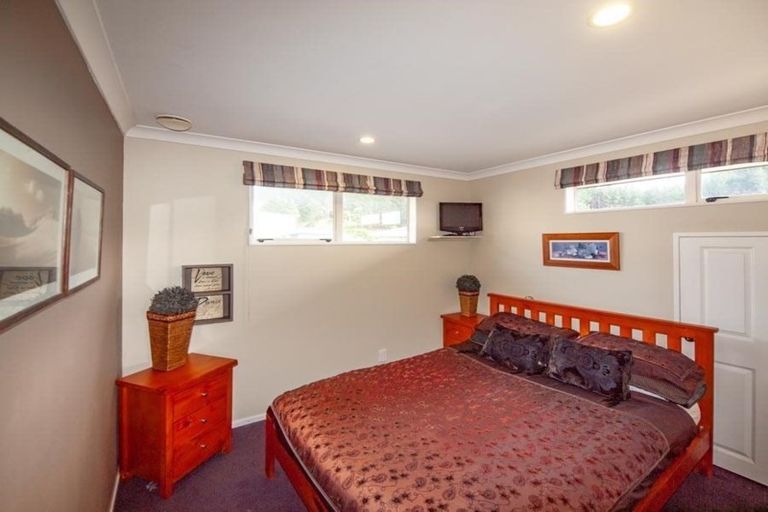 Photo of property in 6 Halewood Grove, Churton Park, Wellington, 6037