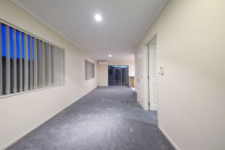 Photo of property in 9 Ballintra Close, Pinehill, Auckland, 0632