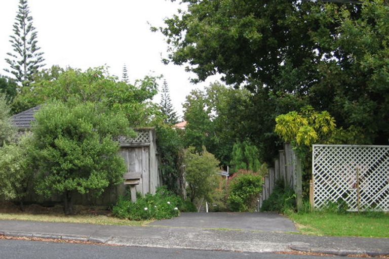 Photo of property in 2/24 Selwyn Crescent, Forrest Hill, Auckland, 0620