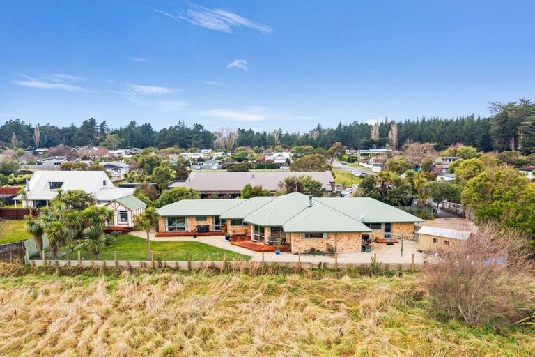 Photo of property in 34 Kiwi Avenue, Waikuku Beach, 7473