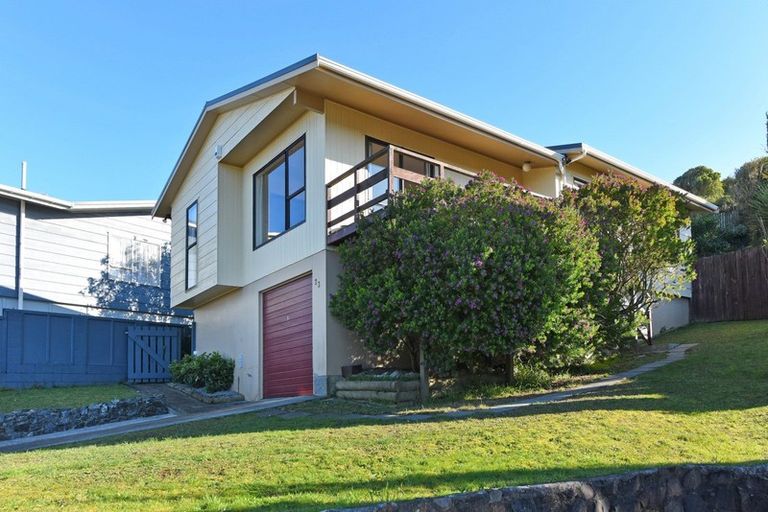 Photo of property in 23 Cheltenham Terrace, Newlands, Wellington, 6037