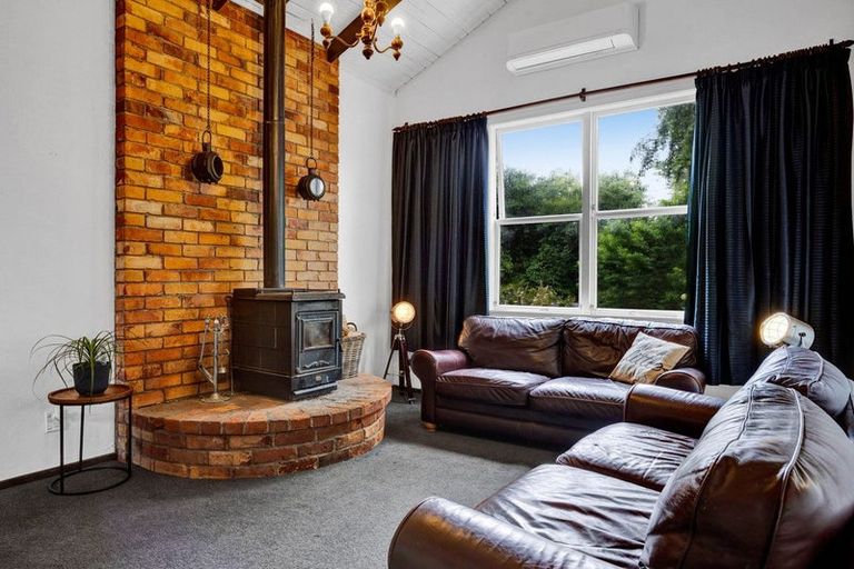 Photo of property in 150 Wirihana Road, Hawera, 4674