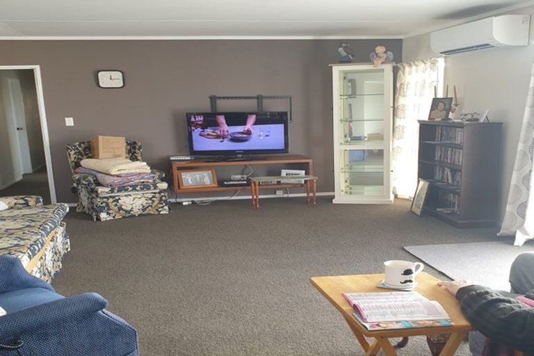 Photo of property in 40 Edgewater Parade, Waiuku, 2123