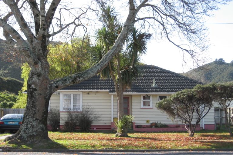 Photo of property in 99 Kowhai Street, Naenae, Lower Hutt, 5011