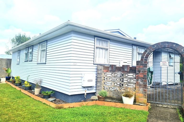 Photo of property in 12 Edelweiss Grove, Timberlea, Upper Hutt, 5018