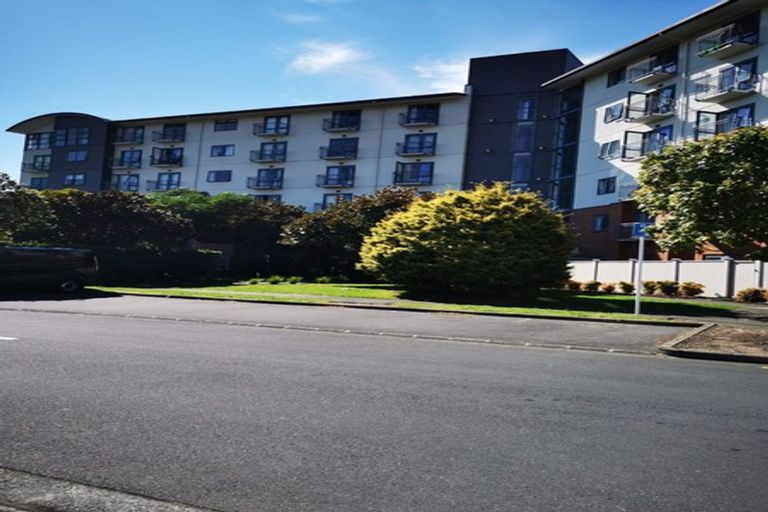 Photo of property in 4m/10 Crown Lynn Place, New Lynn, Auckland, 0600