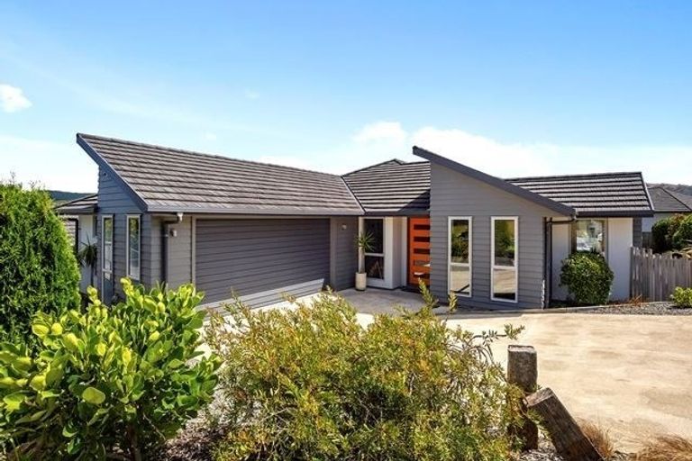 Photo of property in 105 Bing Lucas Drive, Tawa, Wellington, 5028