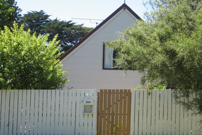 Photo of property in 2/13 Aorangi Place, Birkenhead, Auckland, 0626